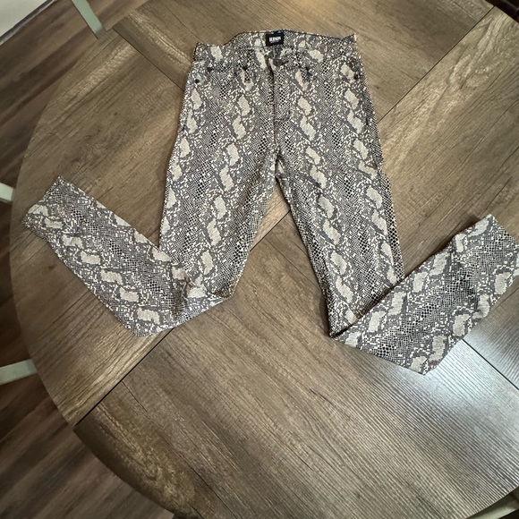 Hudson Nico Midrise Super Skinny  Snakeskin Jeans —Size 26 - Picture 3 of 8